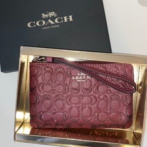 ✨BNIB✨ 💕Coach wristlet 💕